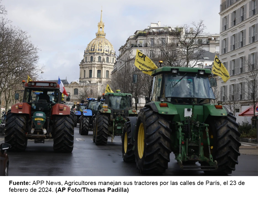 Fuente APP News: Agricultores manejan sus tractores por las calles de París, el 23 de febrero de 2024. (AP Foto/Thomas Padilla)
